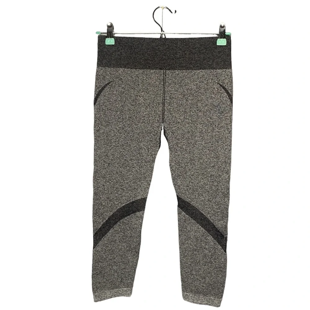 Fabletics Black High-Waisted Seamless Arlene Capri Tight Legging Size‎ S (4-6)